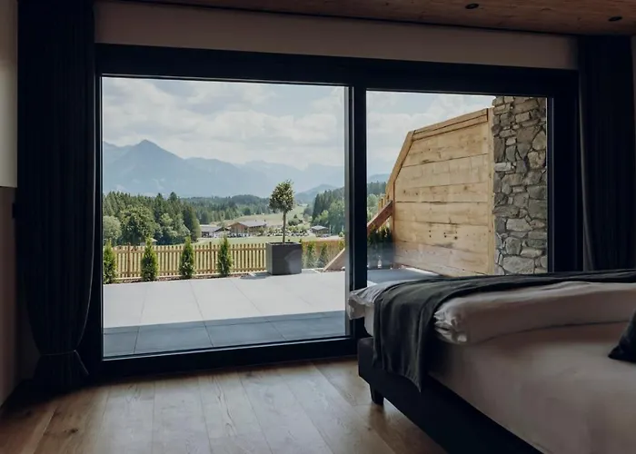 Platzhirsch Otel *