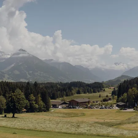 Platzhirsch Szálloda *